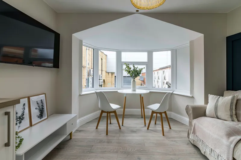 Luxury 1 Bedroom Apartment // 2026/7 - Image 13